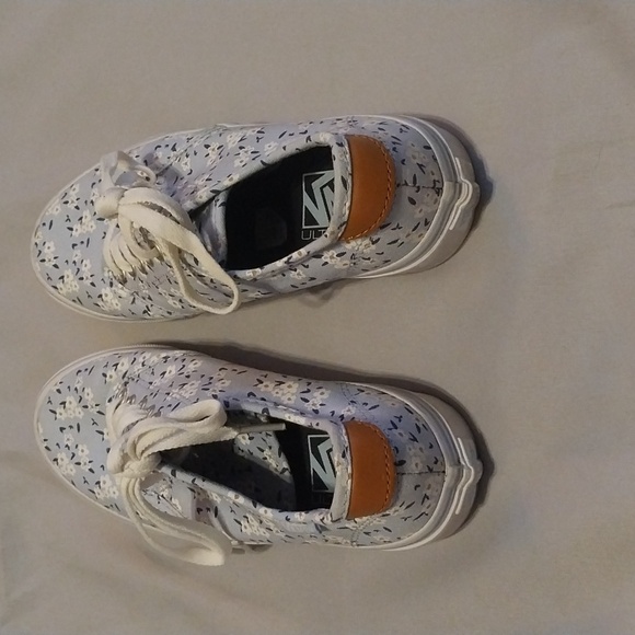 Women's Vans NWOT - Picture 3 of 5